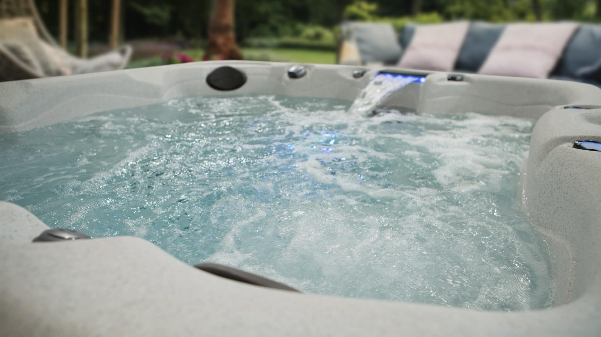 110V and 220V hot tubs: What’s the real difference? - Master Spas Blog