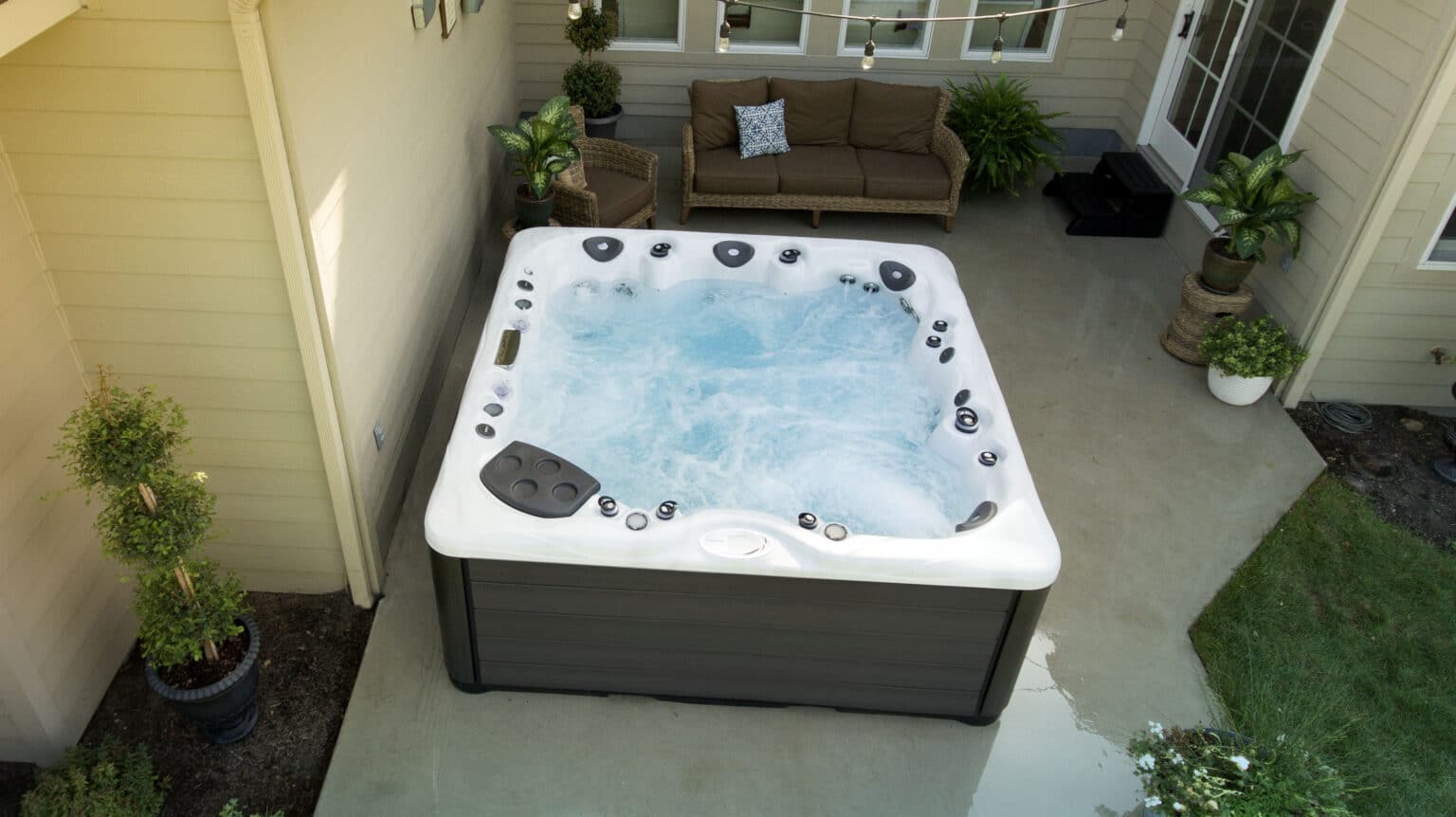 What Size Is Hot Tub at Caroline Patton blog